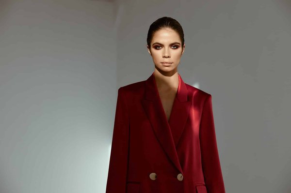 Quelles sont les meilleures manières d'intégrer des bottes de pluie dans une tenue chic ?