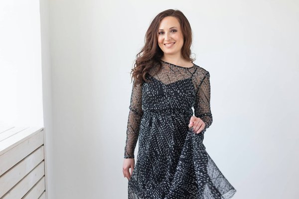 Robe transparente noire : les critères de choix à retenir